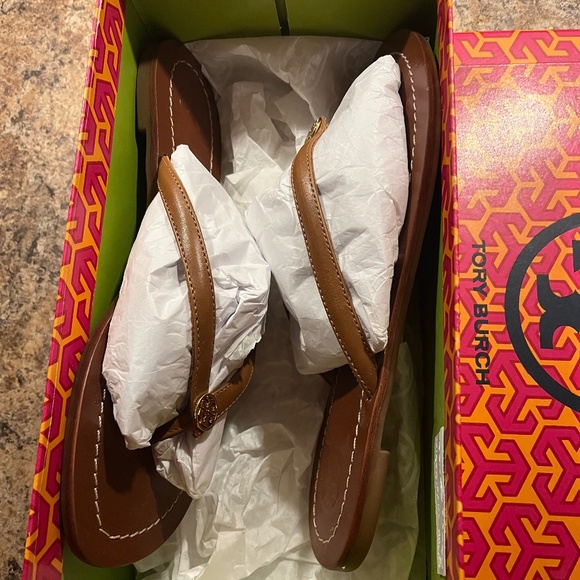 NWT Tory Burch Vegan Tera Flip Flops, Size 8 - Picture 5 of 8